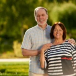 couple-de-senior-qui-a-souscrit-a-une-mutuelle-sante-senior