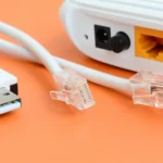 branchement d'un cable ethernet rj45 a une box internet dans un foyer