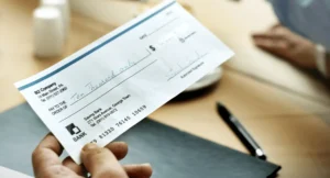 reception du cheque energie par une personne avec des revenus moyens dans son foyer fiscal