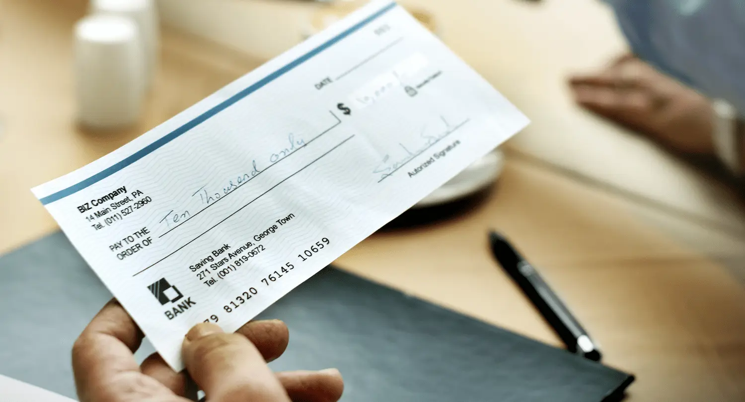 reception du cheque energie par une personne avec des revenus moyens dans son foyer fiscal