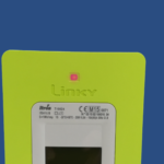 compteur linky qui indicque la consommation électrique a un voyant rouge fixe